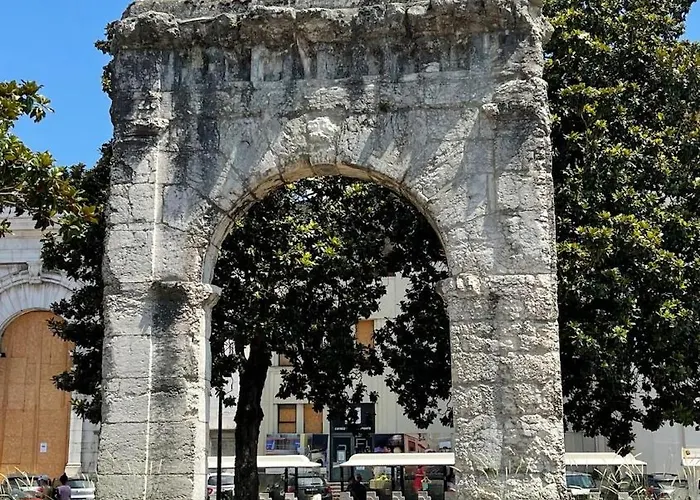 Calme, Piscine - Proche Thermes Et Centre 엑스레뱅