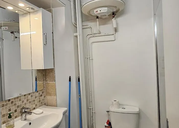 Calme, Piscine - Proche Thermes Et Centre